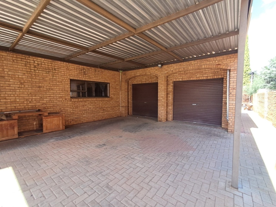 4 Bedroom Property for Sale in Roylglen Gardens Northern Cape